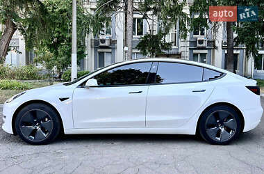 Седан Tesla Model 3 2021 в 