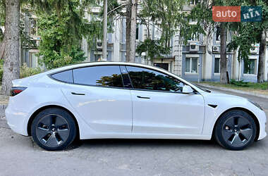 Седан Tesla Model 3 2021 в 