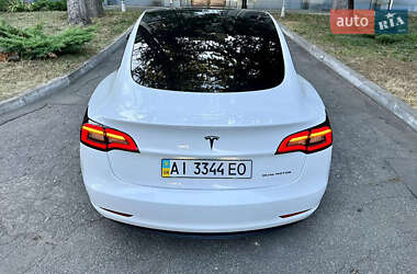 Седан Tesla Model 3 2021 в 