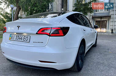 Седан Tesla Model 3 2021 в 
