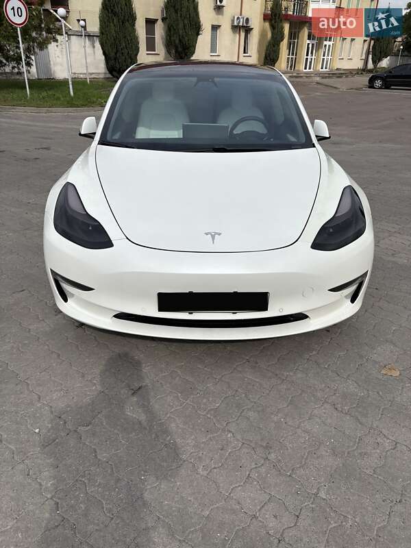 Седан Tesla Model 3 2021 в Львові