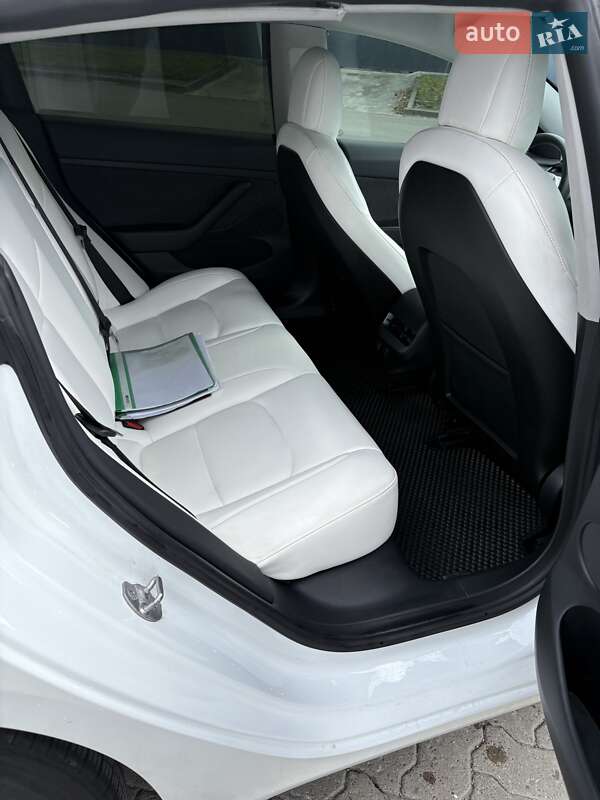 Седан Tesla Model 3 2021 в Львові