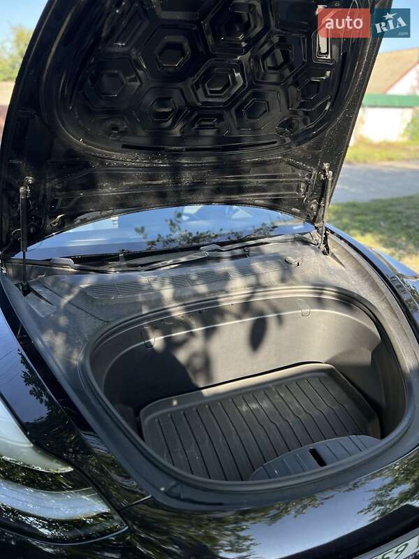 Седан Tesla Model 3 2020 в Днепре
