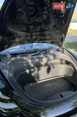 Седан Tesla Model 3 2020 в 