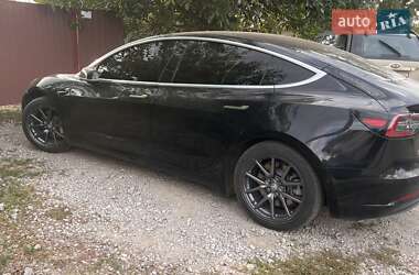 Седан Tesla Model 3 2020 в 