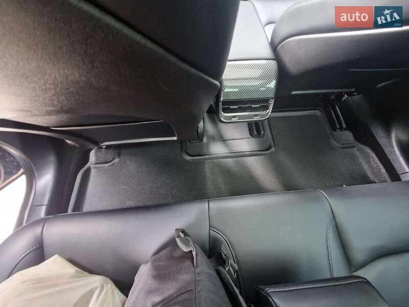 Седан Tesla Model 3 2018 в Львове