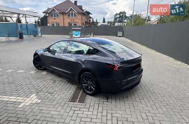 Седан Tesla Model 3 2024 в 