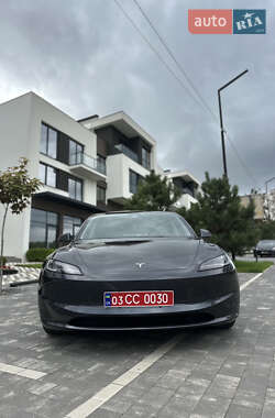 Седан Tesla Model 3 2024 в 
