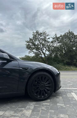 Седан Tesla Model 3 2024 в 