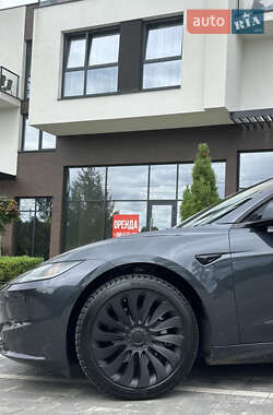 Седан Tesla Model 3 2024 в 