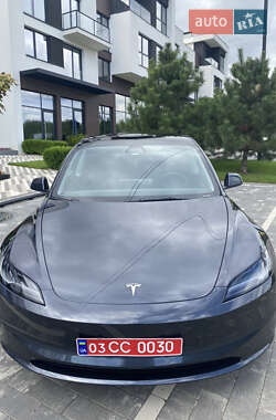 Седан Tesla Model 3 2024 в 