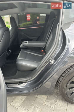 Седан Tesla Model 3 2024 в 