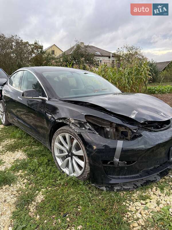 Седан Tesla Model 3 2019 в Львові