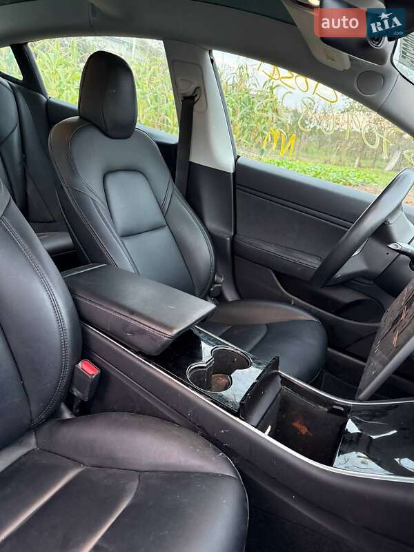 Седан Tesla Model 3 2019 в Львові