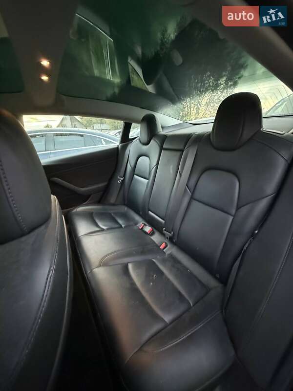 Седан Tesla Model 3 2019 в Львові