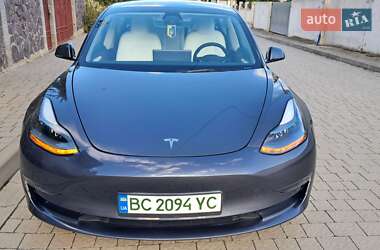 Седан Tesla Model 3 2023 в 