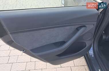 Седан Tesla Model 3 2023 в 