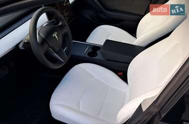 Седан Tesla Model 3 2023 в 