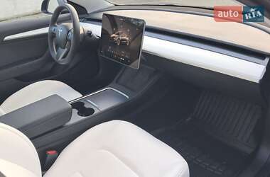 Седан Tesla Model 3 2023 в 