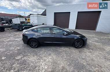 Седан Tesla Model 3 2024 в 