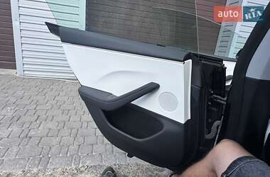 Седан Tesla Model 3 2024 в 