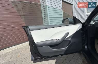 Седан Tesla Model 3 2024 в 