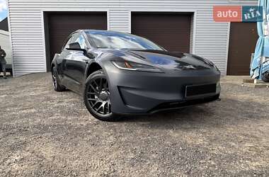 Седан Tesla Model 3 2024 в 