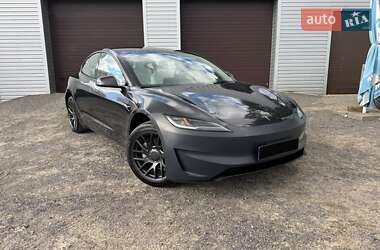 Седан Tesla Model 3 2024 в 