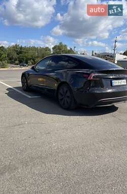 Седан Tesla Model 3 2024 в 
