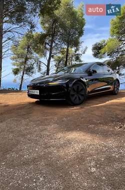 Седан Tesla Model 3 2024 в 