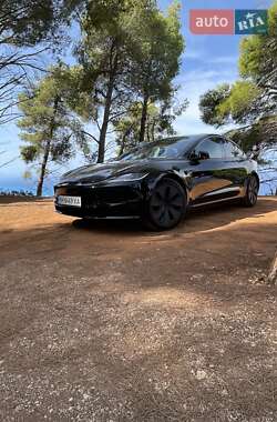 Седан Tesla Model 3 2024 в 