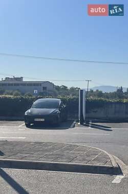Седан Tesla Model 3 2024 в 