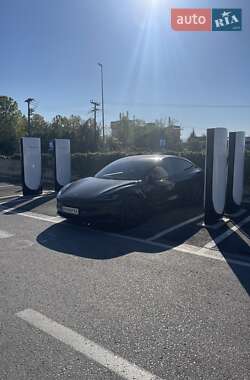 Седан Tesla Model 3 2024 в 