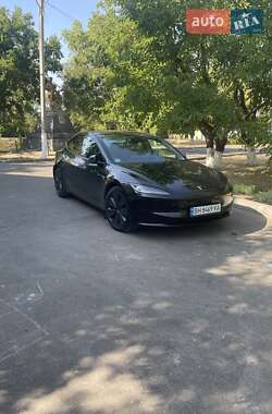 Седан Tesla Model 3 2024 в 