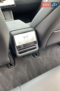 Седан Tesla Model 3 2024 в 