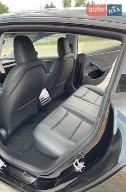 Седан Tesla Model 3 2024 в 
