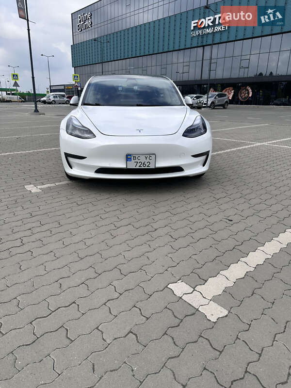 Седан Tesla Model 3 2020 в Львове