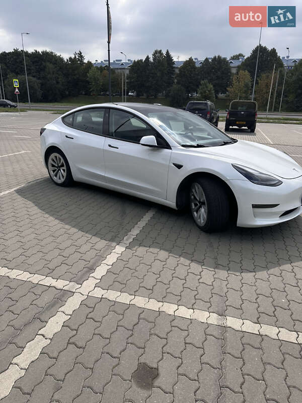 Седан Tesla Model 3 2020 в Львове
