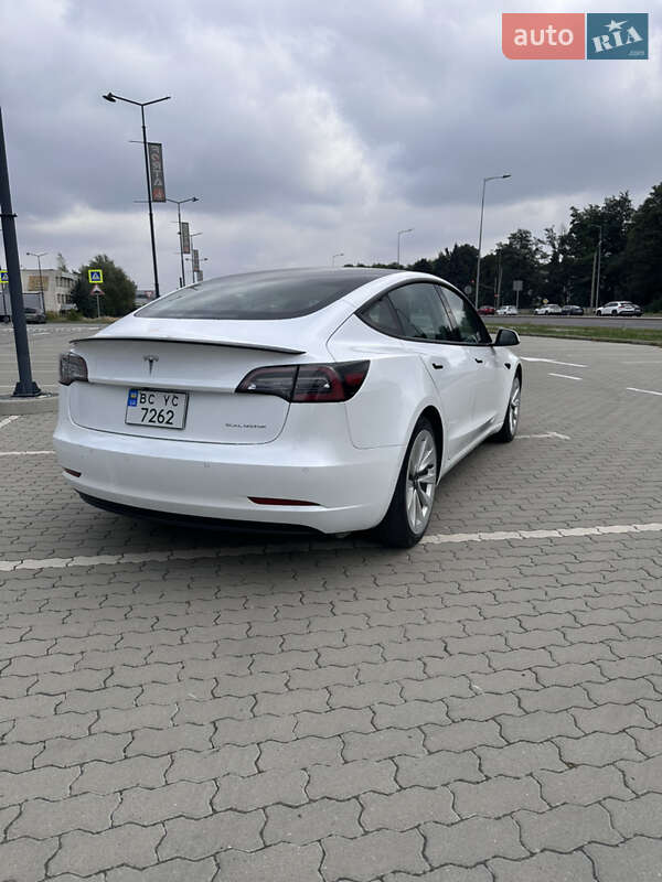 Седан Tesla Model 3 2020 в Львове