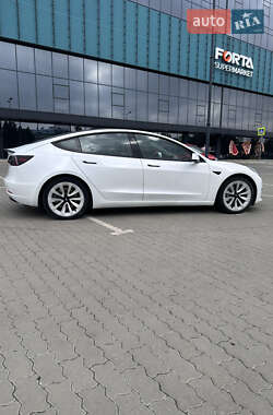 Седан Tesla Model 3 2020 в 