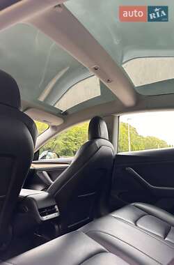 Седан Tesla Model 3 2021 в 