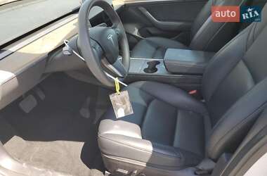 Седан Tesla Model 3 2023 в 