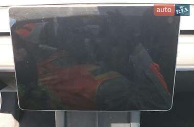 Седан Tesla Model 3 2023 в 