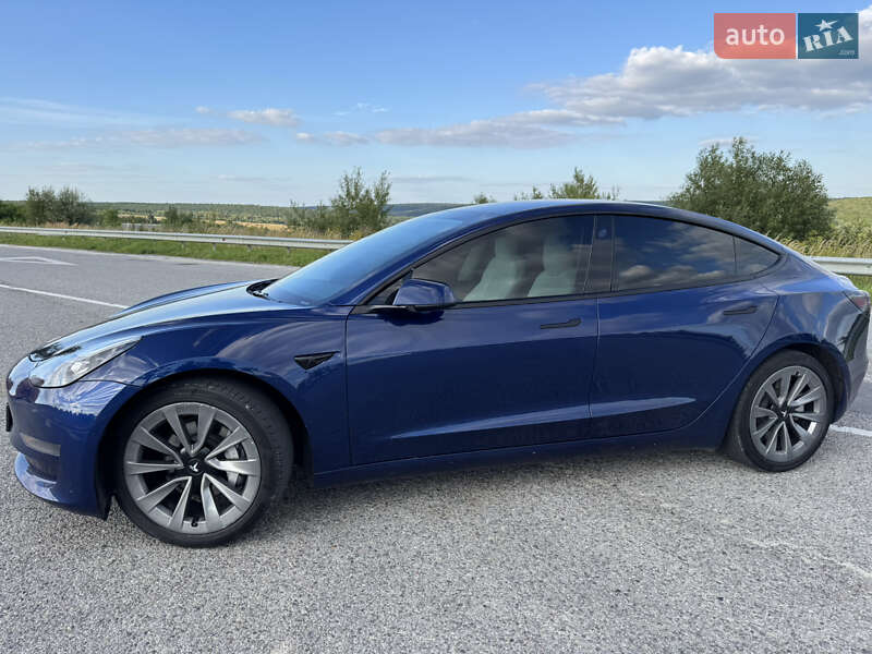 Седан Tesla Model 3 2022 в Львові