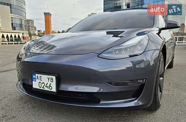 Седан Tesla Model 3 2022 в 