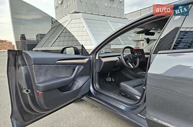 Седан Tesla Model 3 2022 в 