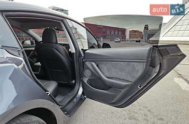 Седан Tesla Model 3 2022 в 
