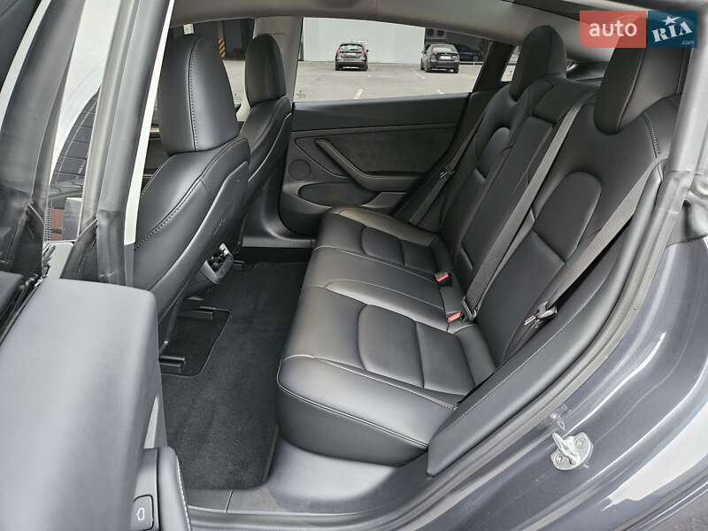 Седан Tesla Model 3 2022 в Дніпрі