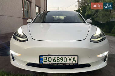 Седан Tesla Model 3 2019 в 