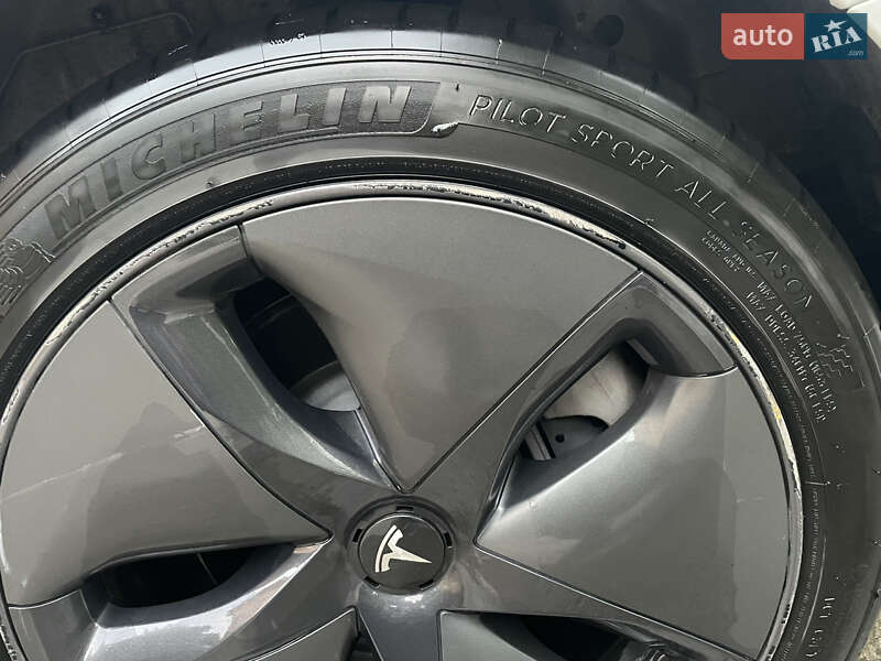 Седан Tesla Model 3 2019 в Тернополе